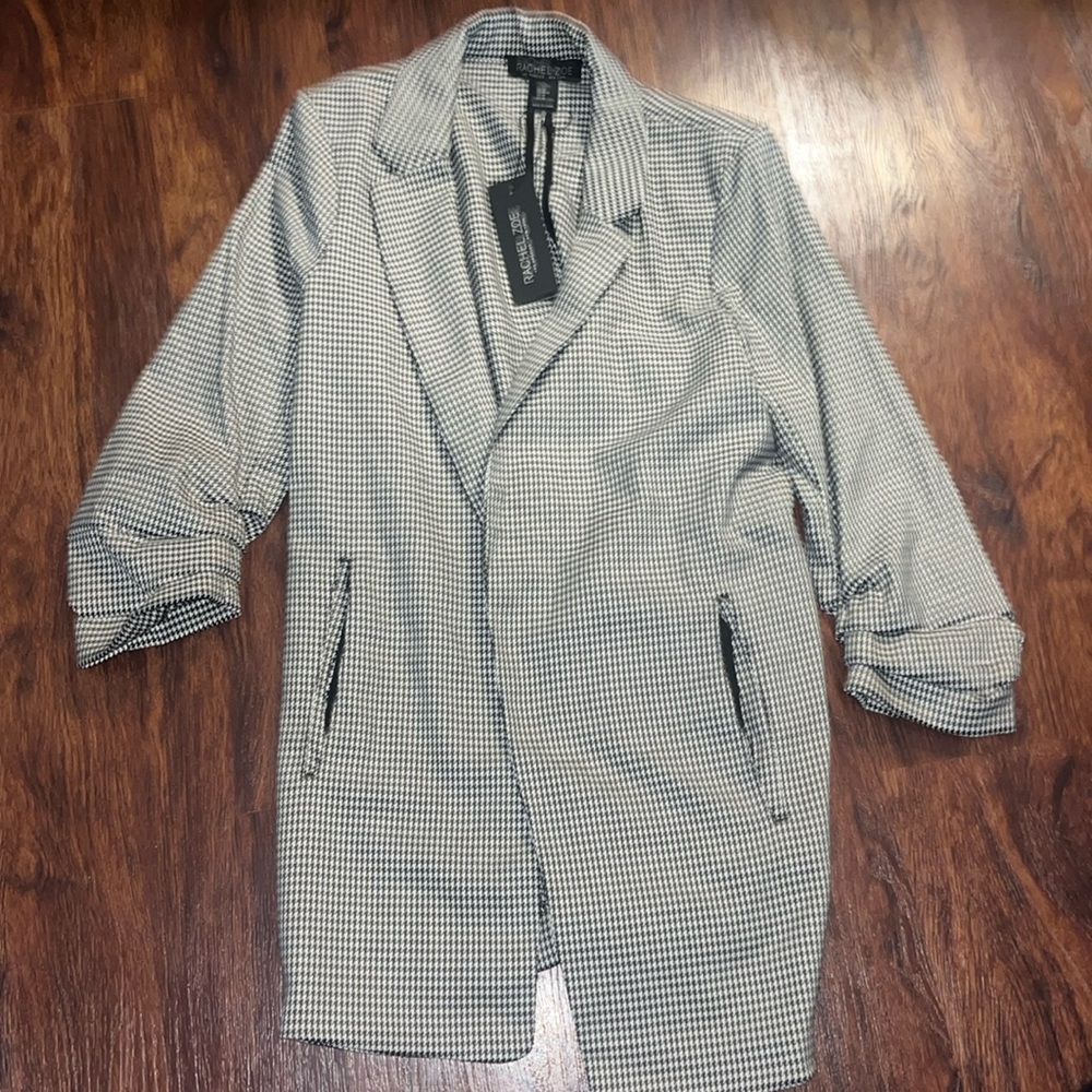 Padded shoulders dress shirt